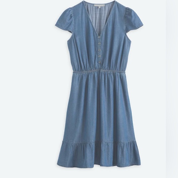 Daniel Rainn Dresses & Skirts - Danielrainn flutter sleeve chambray dress